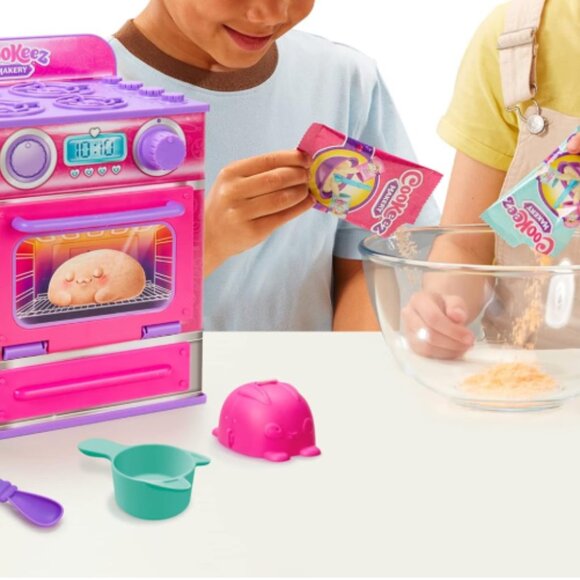 Cinnamon Treatz Oven–Interactive Bake & Reveal Oven Playset w/Mystery Scent - Picture 2 of 8